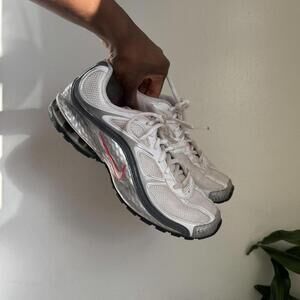 Women White pink silver Nike Reax size 9.5